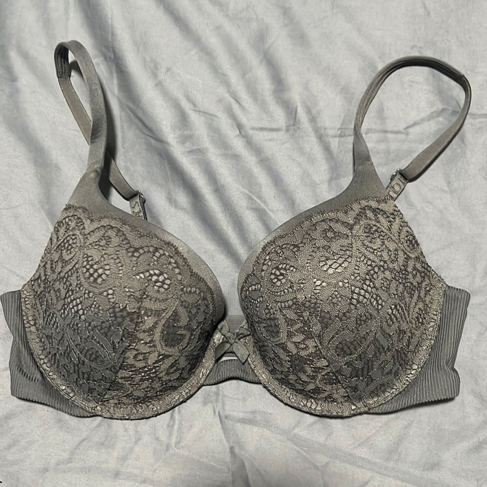 Victoria’s Secret Lace Bra 32D